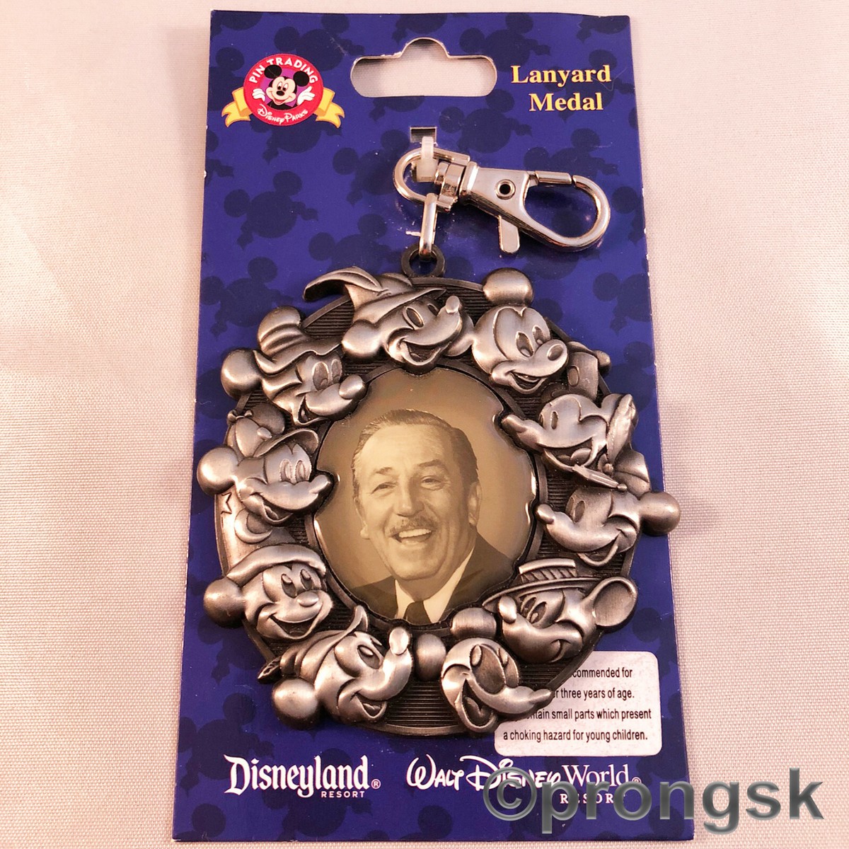 ディズニー　Lanyard medal Disney Lanyard Medal Walt & Mickey Through the Years Mouse 3-D