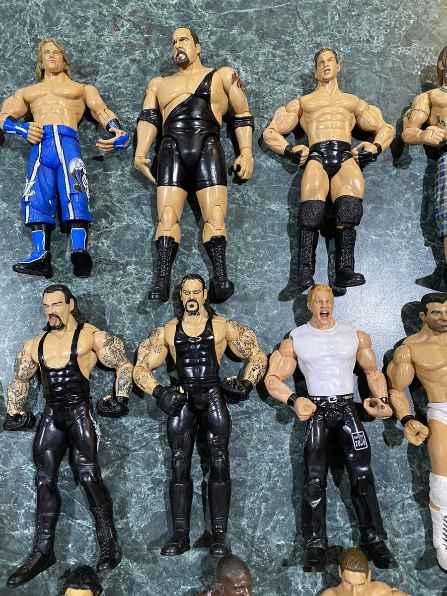 Lote misto de (17) bonecos colecionáveis de luta livre WWE Mattel