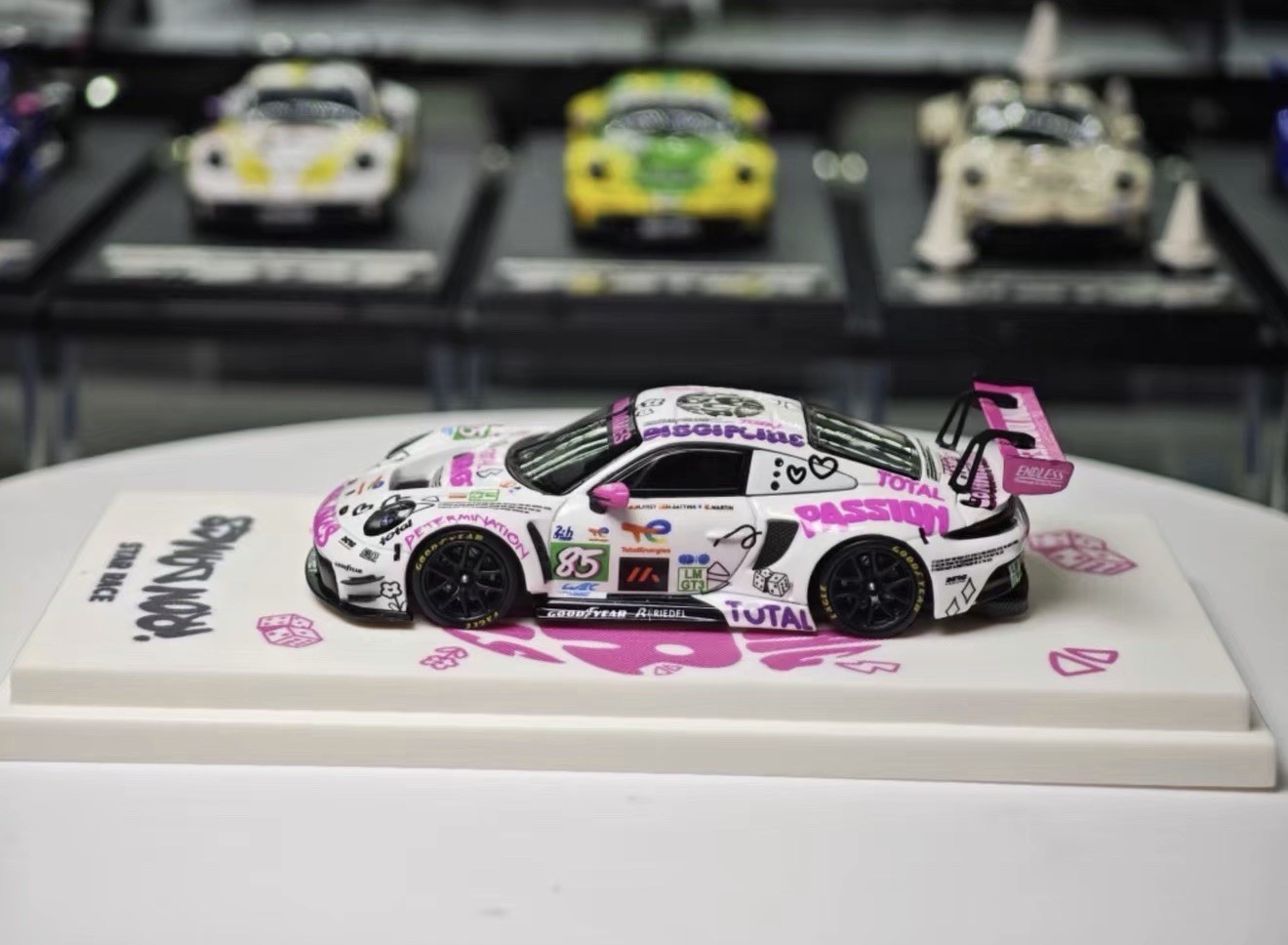 Star Race 911 Porsche 911 GT3 R LMGT3 #85 1/64 Limited Addition