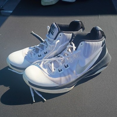 NIKE AIR  Versatile Basketball Shoe Sz 9. white Black Sneakers