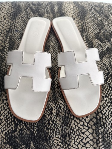 Authentic Hermes size 40, Oran Sandals, Pre-Loved, Leather....Classic Colorway