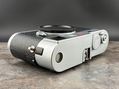 Leica M8.2 10mp Mirrorless Digital Camera Silver Chrome *excellent