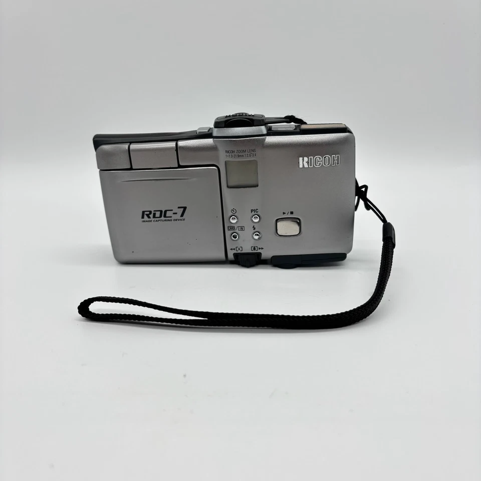 Ricoh RDC-7 Flip Screen Digital Camera Rare Retro Vintage w/ AC Adapter & Card - Image 2 of 4
