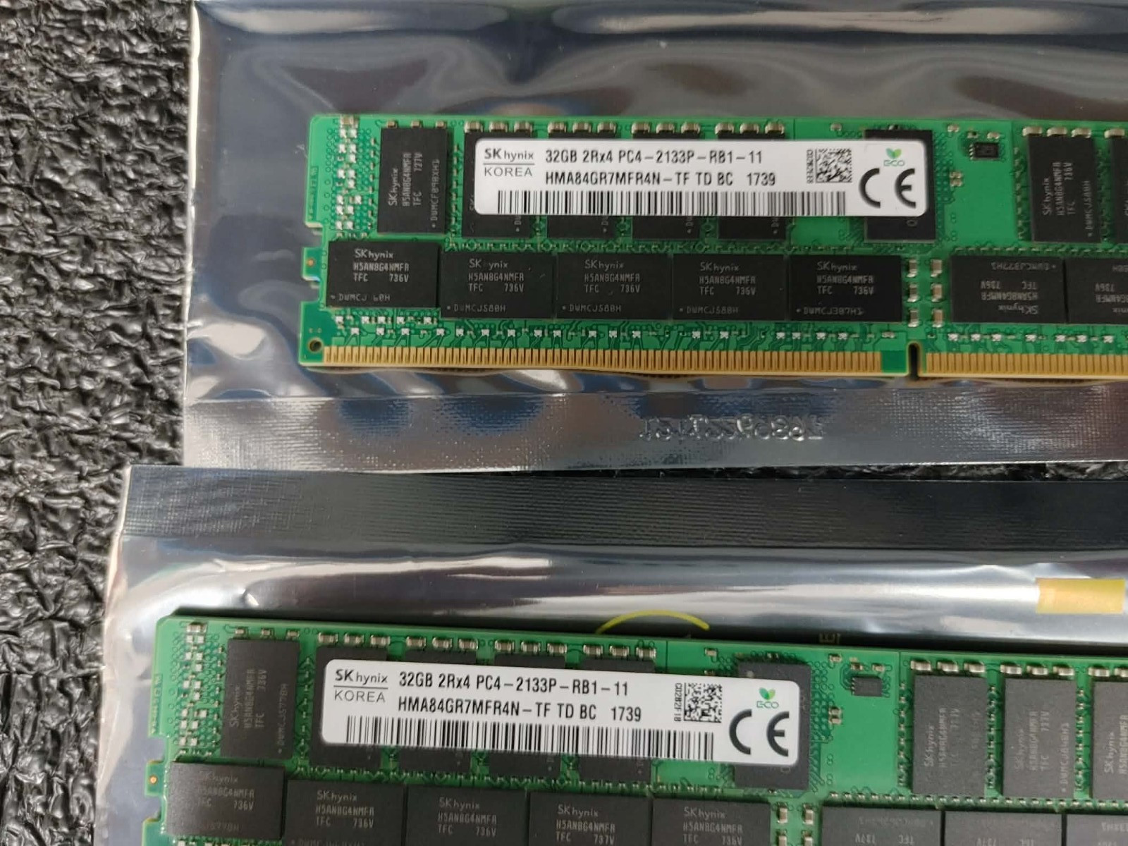 как выглядит Lot 4 SKhynix 32GB 2Rx4 PC4-17000 DDR4-2133 Registered ECC Server RAM Memory фото