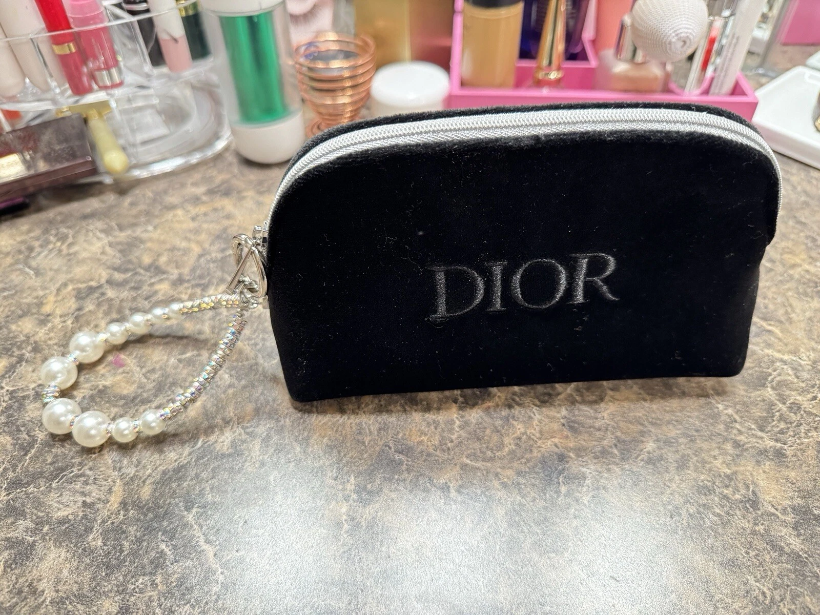 Bracelet Dior velours noir. Neuf dans une boite 