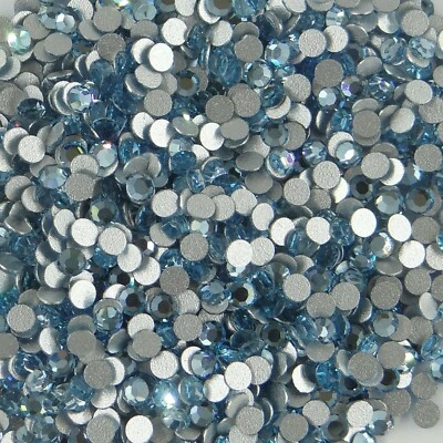 SS8 PR AQ *** 50 strass Preciosa fond plat SS8 (2,40mm) AQUAMARINE