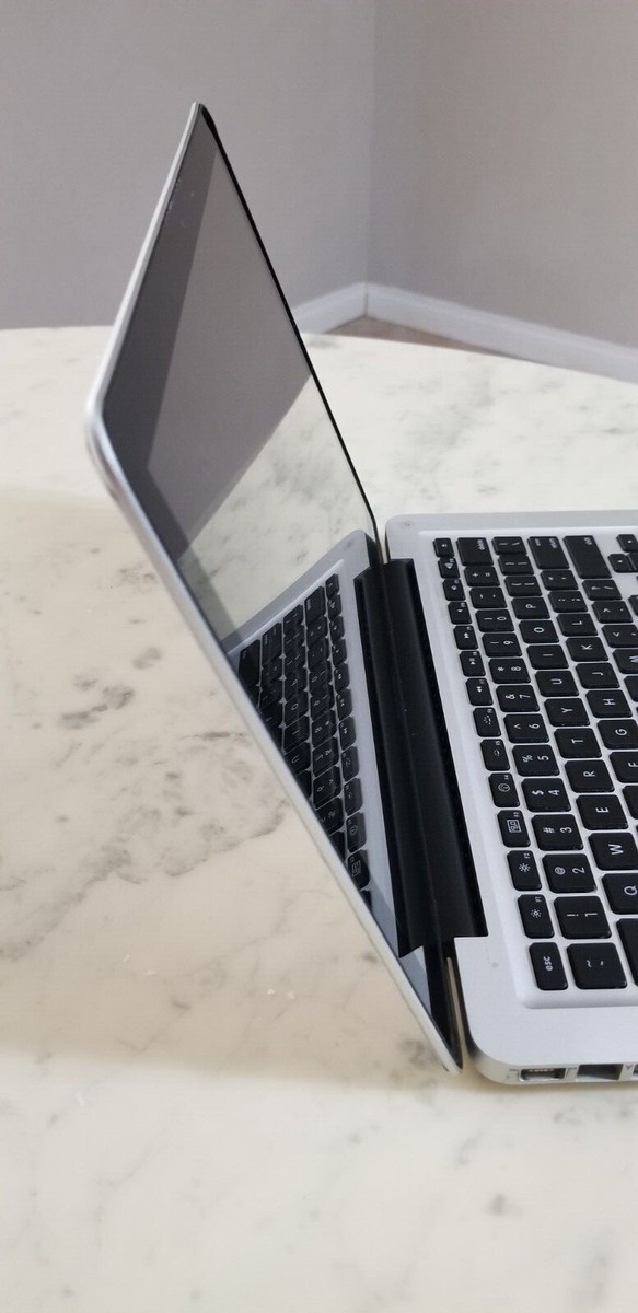 2.MacBook Pro（13インチ．2013) Apple MacBook Pro (13-inch Late 2013) 2.4 GHz I5-4258U 8GB