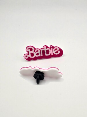 Barbie Logo 3D-Druck Pin Anstecker Geschenk Cosplay Puppe rosa Liebhaber Fan Mädchen hergestellt in UK