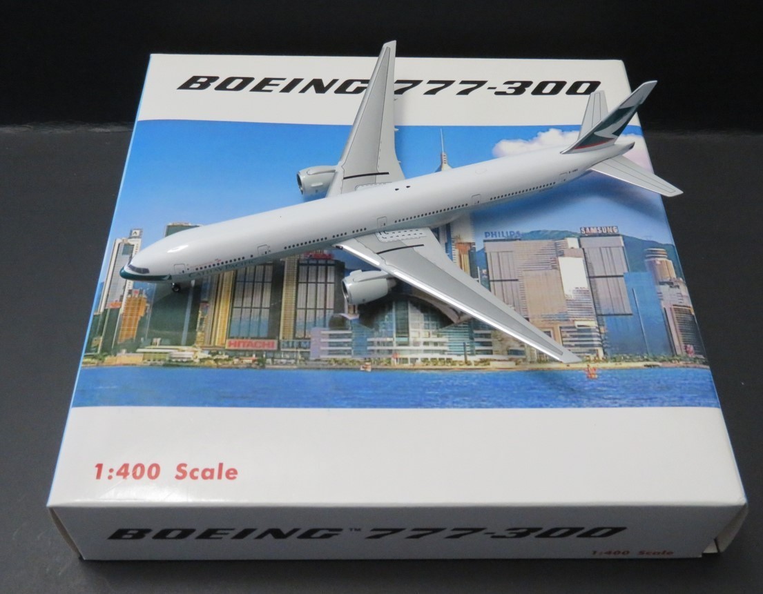 Phoenix Models Cathay Pacific B777-300. B-HNH. 1:400 Scale. Very