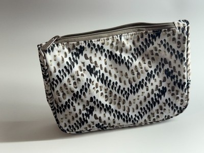Thirty-One Essentials Makeup Travel Bag Large Zipper One Pocket Dots Chevron