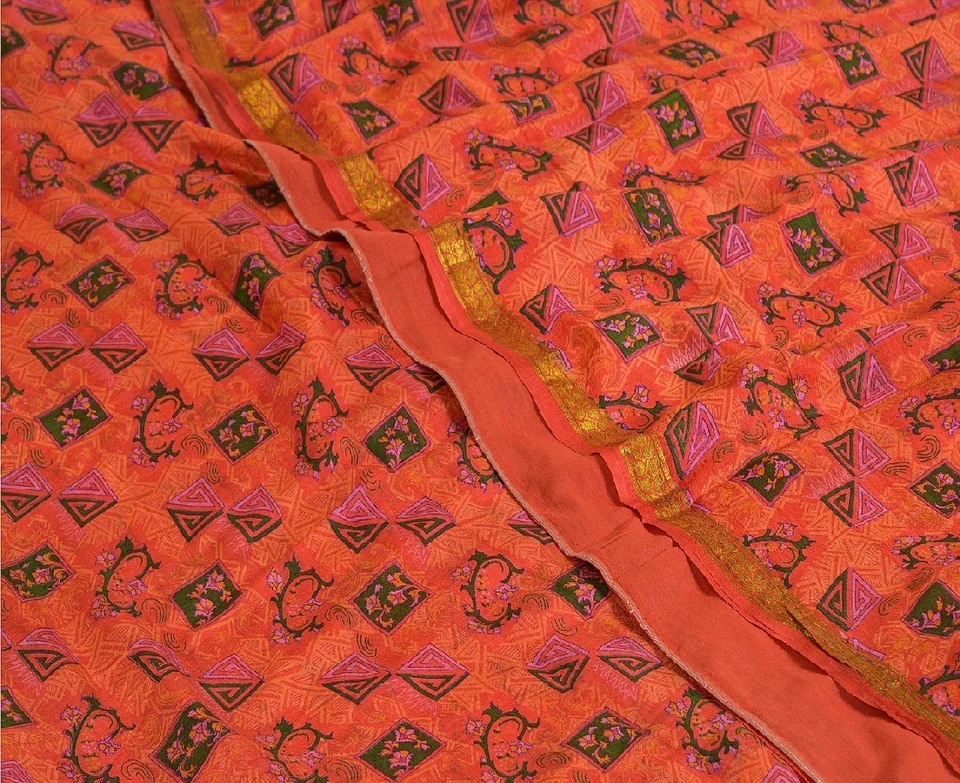 Sari de seda pura estampada roja de la India sánscriti vintage tela artesanal de 5 yardas Foto 2 de 4