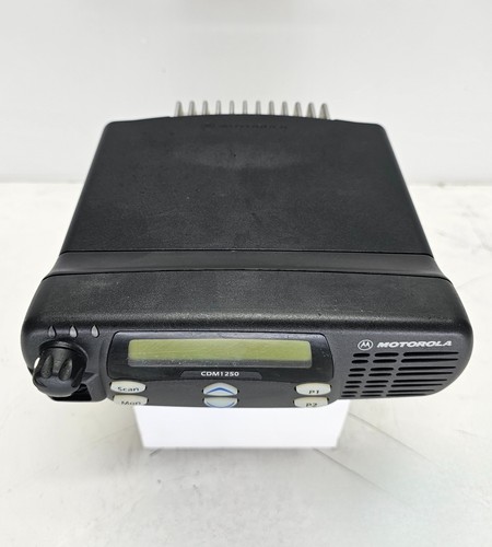 Motorola CDM1250 VHF 136-174 MHz 45 Watts 64 Channel (Complete Kit) - Picture 3 of 6