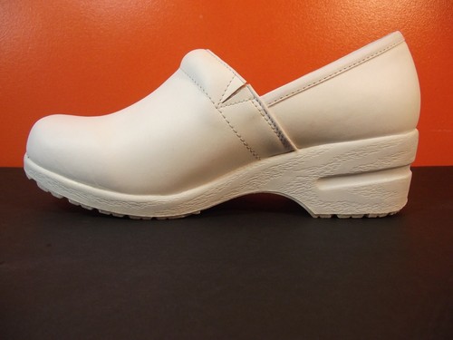 cherokee nursing clogs