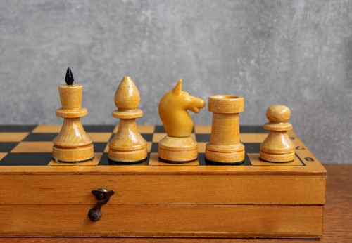 Ajedrez soviético vintage/figuras de madera/tablero de ajedrez de mesa de la URSS - Imagen 1 de 7