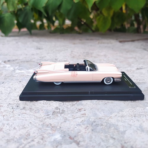 1:64 Cadillac 120th Anniversary Classic Collection - 1959 Eldorado Blarritz - Picture 5 of 8