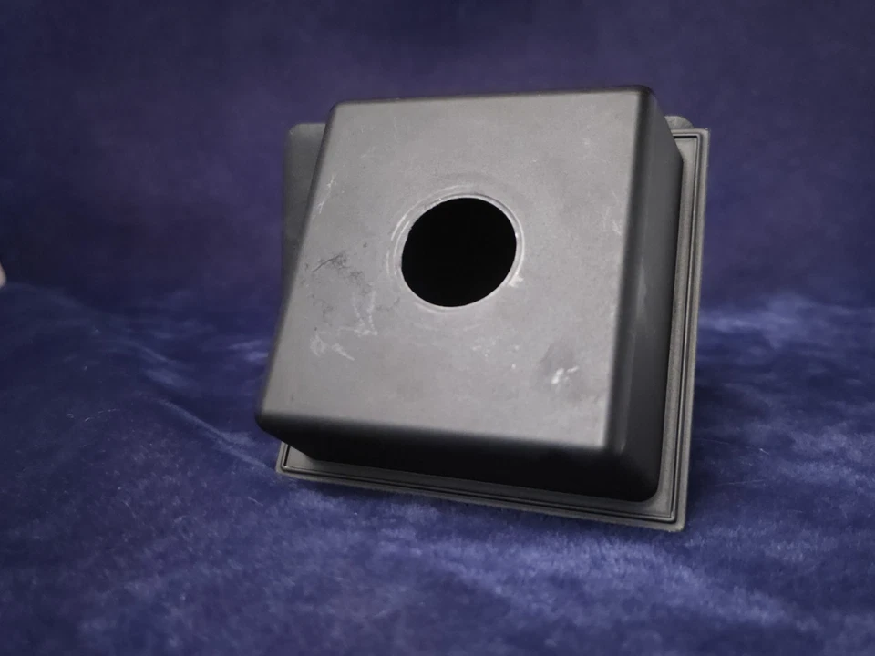 Безымянная металлическая утопленная плата объектива 4x4 дюйма 1,25 дюйма с отверстием диаметром 1 1/16 дюйма. - Изображение 2 из 2