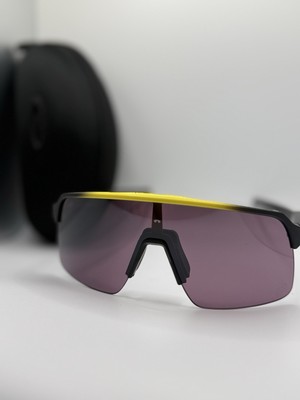 OAKLEY 