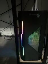 Gaming pc with Redragon Keyboard  Razer Mouse also with monitor Bundle