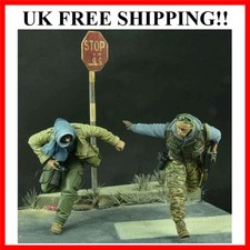 1/35 resin unpainted model kit, military theme, modern war correspondent "run...