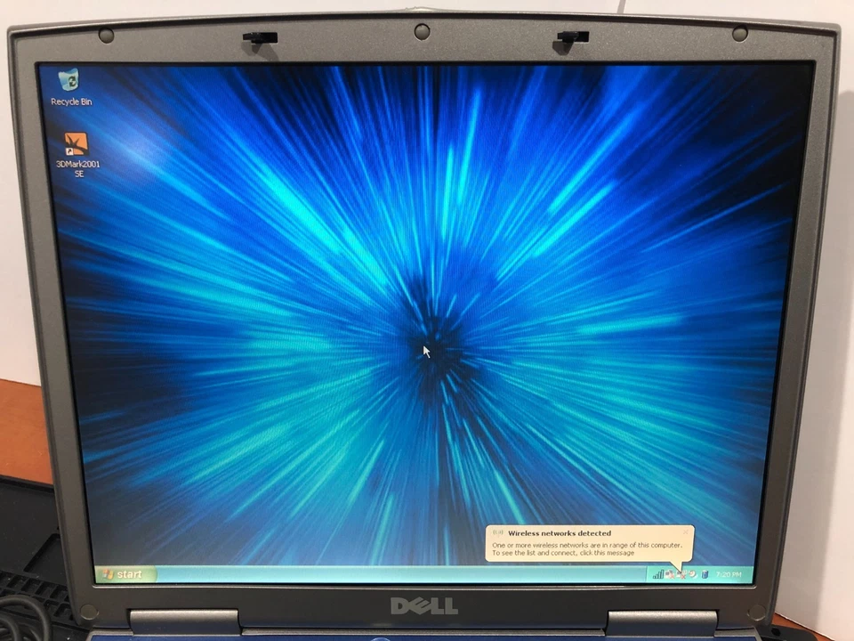 Laptop Dell Inspiron 5150 Retro Gaming XP - 2,80 GHz P4, 2 GB de RAM, Nvidia FX Foto 3 de 4