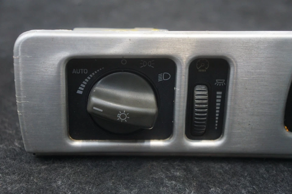 Переключатель управления фарой передней левой приборной панели 76044b89 Ford Thunderbird 2002-05 *Примечание* - Изображение 4 из 4