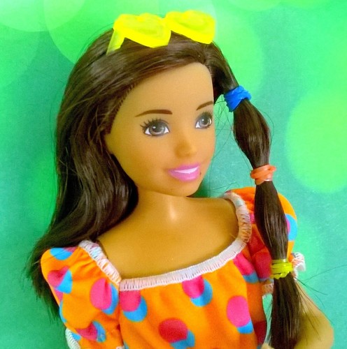 Mattel Barbie Babysitter Teen Skipper Puppe Brunetted Hispanic *redressed*