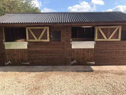 STABLES FOR SALE -Double Stable in Cheshire - 4 x 2 FRAMEWORK - Picture 4 of 6