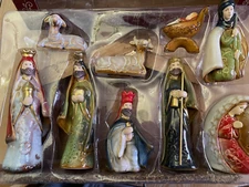 Nantucket Home Porcelain with Wooden Manger Nativity Set, 10-Piece 1980's New !