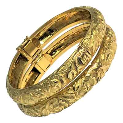 Pair of Emis Beros 18K Yellow Gold Floral Motif Matching Bangle Bracelets