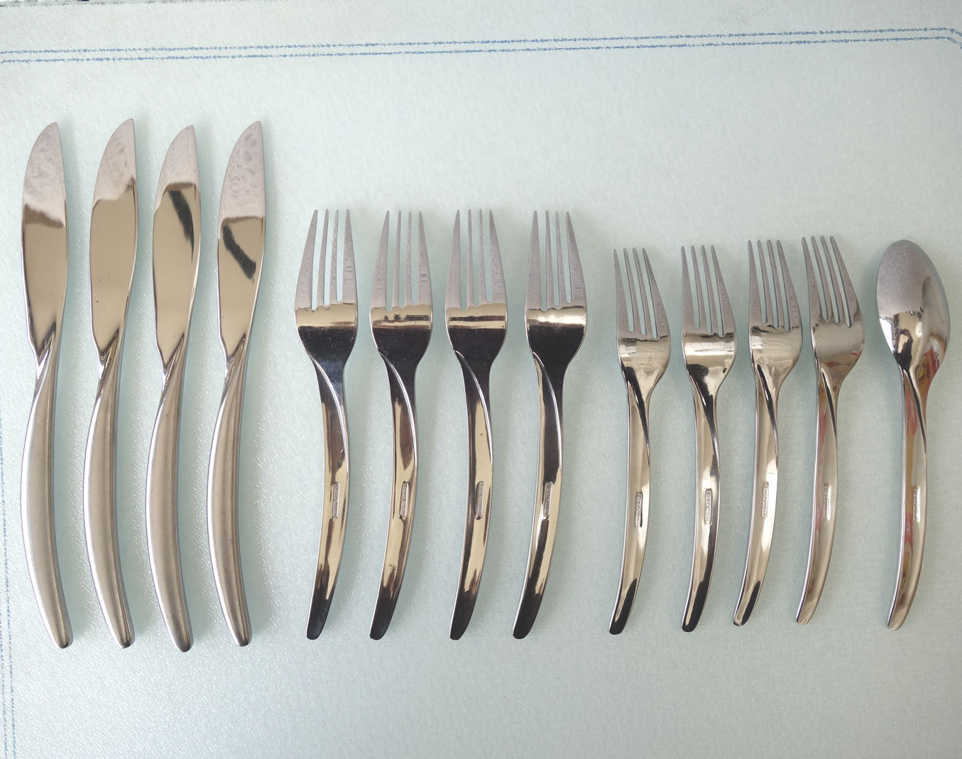 Oneida Indonesia Satin Frost Glossy Stainless Flatware w/ ELEGANT