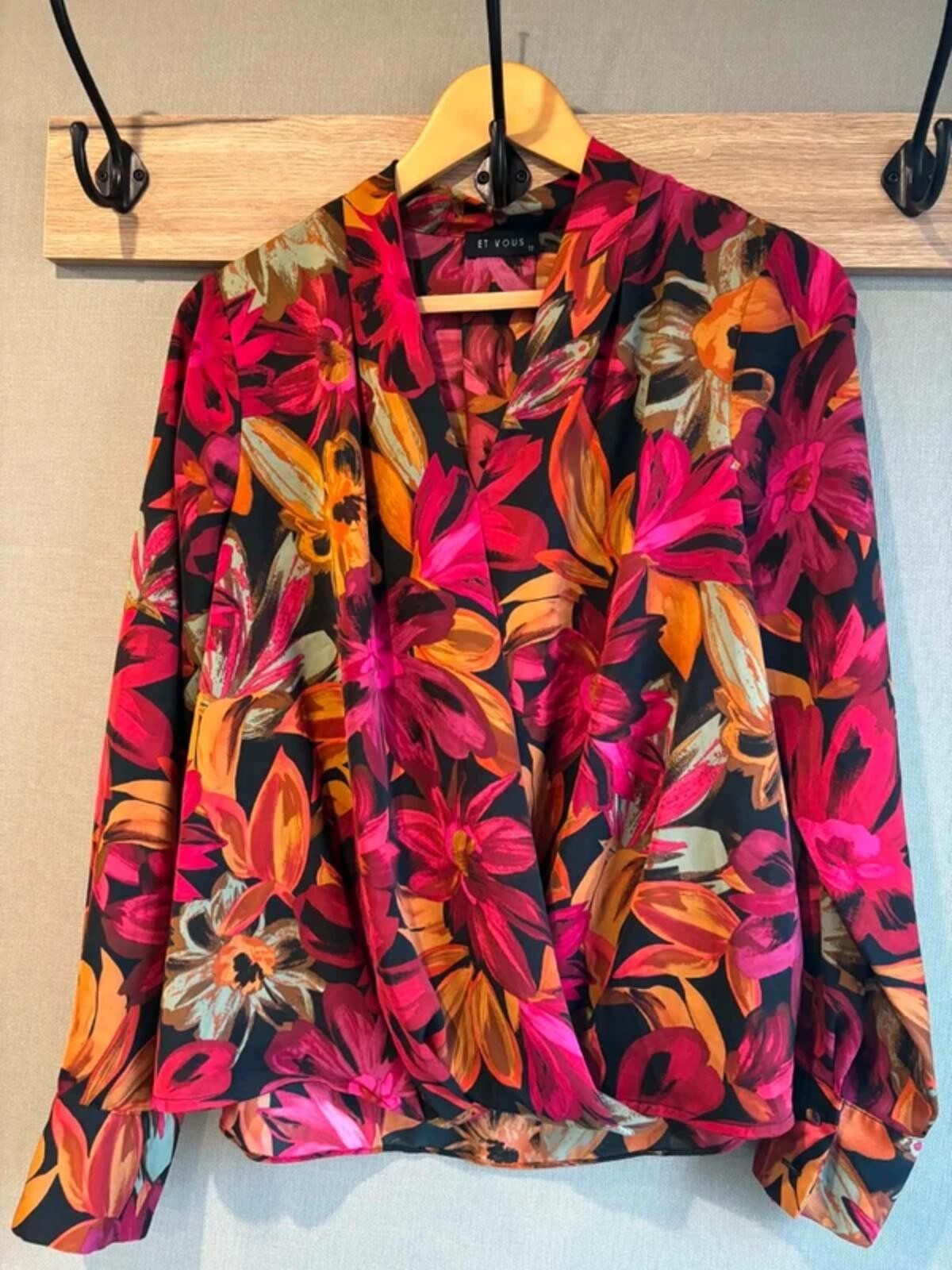 Et Vous floral wrap top size 12