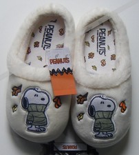 Peanuts Women's Sweater Weather Snoopy Slippers 7-8 M New K/T/912