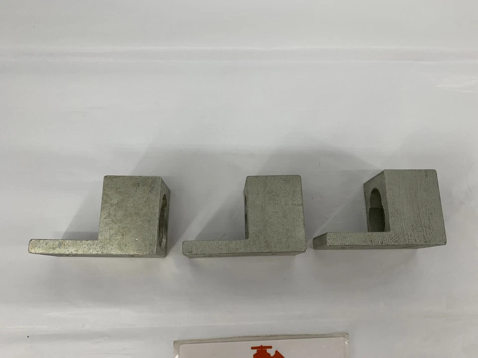 CMC LA-750-2 Aluminum Mechanical lug  750 AWG -1/0/(2)300-1/0 AWG CU9AL 3/PKG - Image 3 of 4