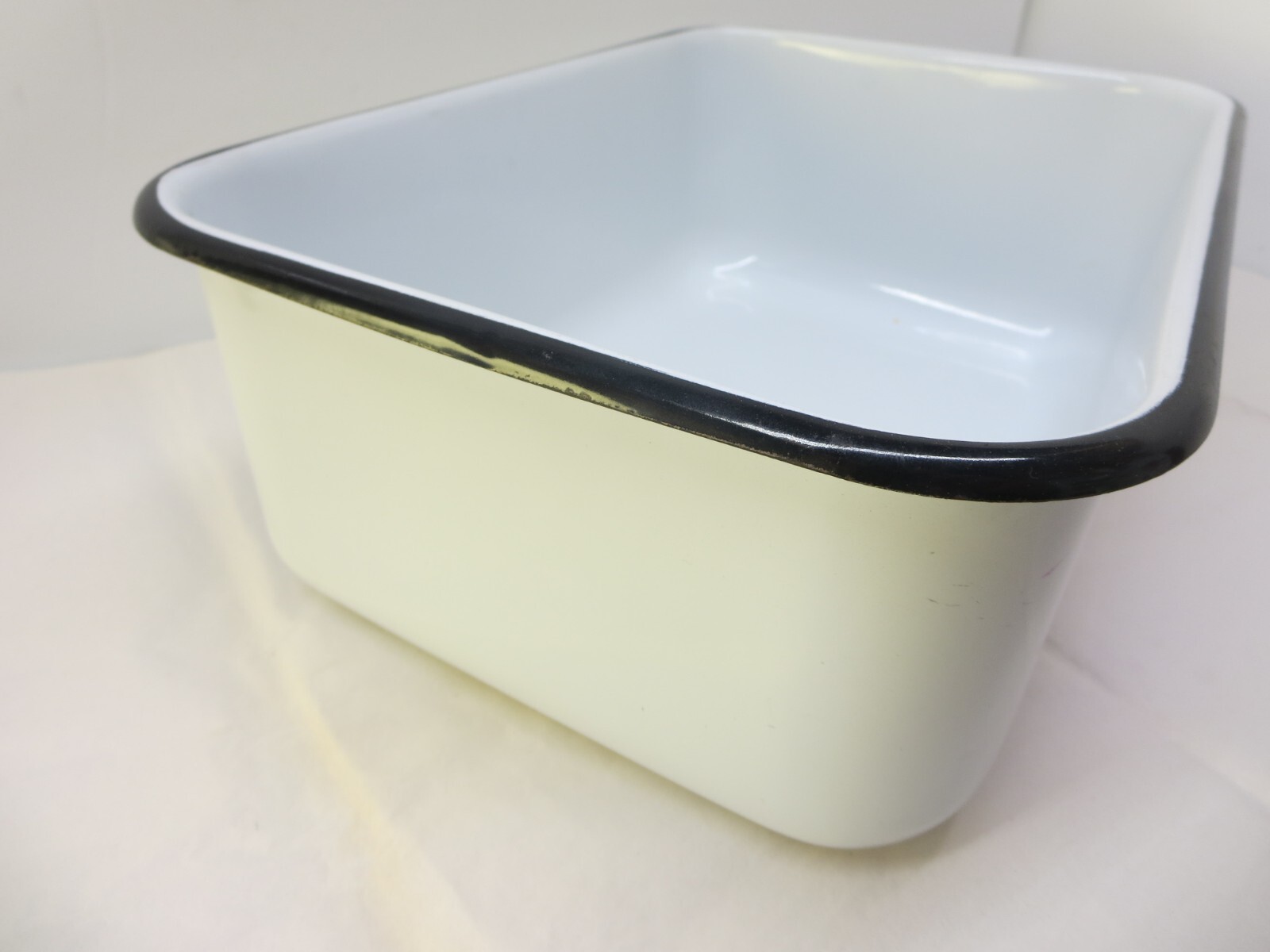 Vintage Vollrath White Black Trim Enamel Ware Large Refrigerator Pan