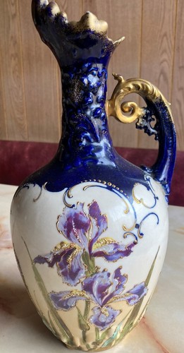 ANTIQUE TALL SCULPTURED COBALT BLUE AUSTRIAN TEPLITZ VASE EWER 12” H MARKED - Picture 7 of 13