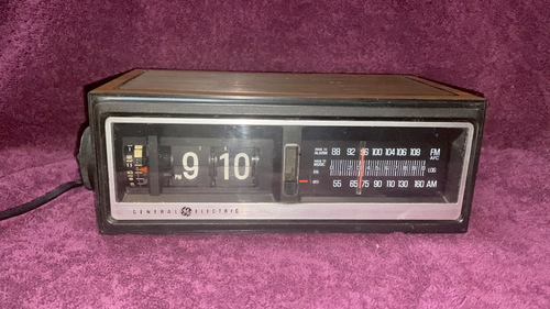 Vintage 80s General Electric GE 7-4300B Flip Alarm Clock Working Good Condition - Video 1 of 1
