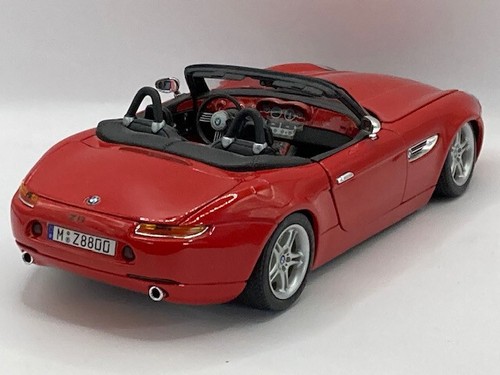 Burago 2001 BMW Z8 1:18 Diecast - Picture 7 of 17