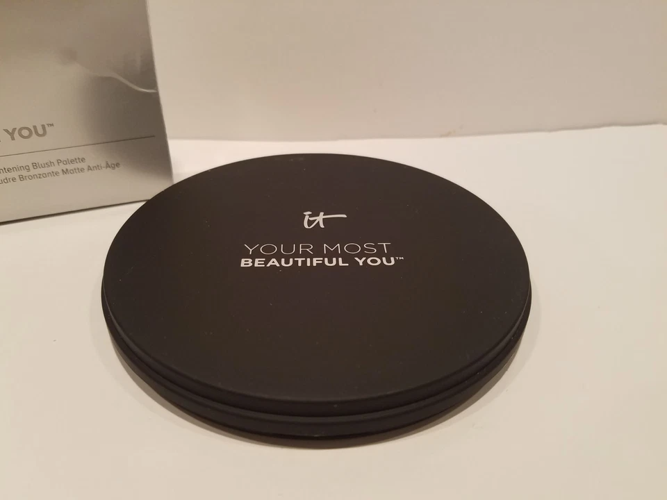 It Cosmetics- Your Most Beautiful You Anti-Aging Bronzer, Luminizer, Blush Palet - Image 2 of 4