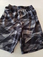 Under Armour Boys Shorts Size L Youth BLACK GRAY LOOSE DRAWSTRING POCKETS EUC