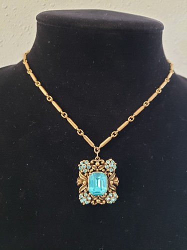 Vintage 1940s Coro Pendent Necklace  Gold Tone Blue Rhinestones Early Clasp - Bild 1 von 14