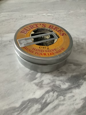 Burt's Bees Handsalbe Handfeuchtigkeitscreme für trockene Hände 100% natürlicher Ursprung 85g