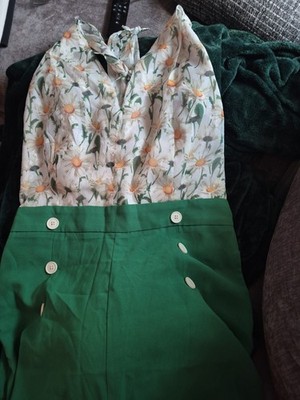 Green Vintage Halter Neck Romper Eith White Daisies