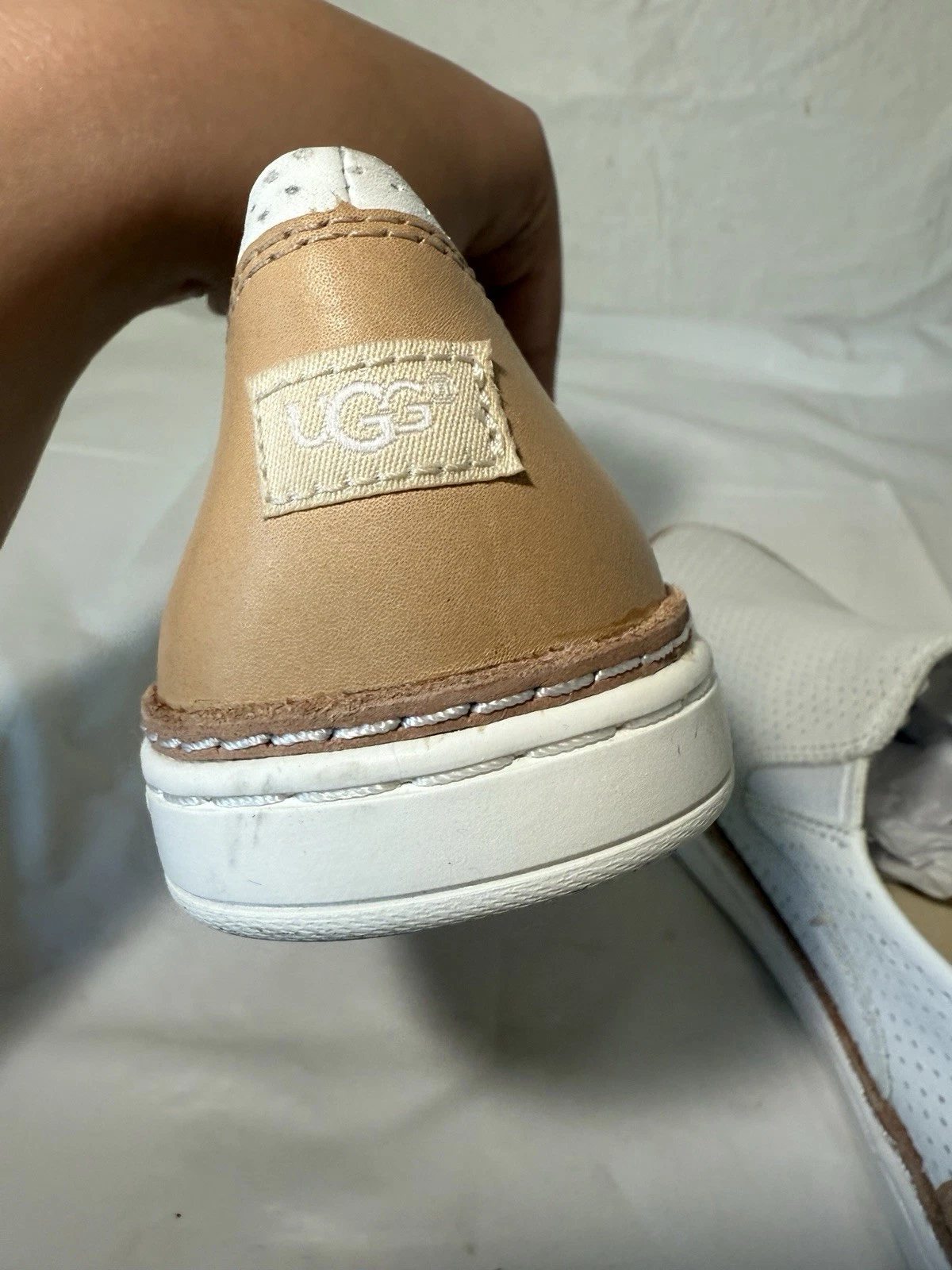 Sneakers casual UGG donna Adley Perf pelle bianca traforata slip on taglia 7