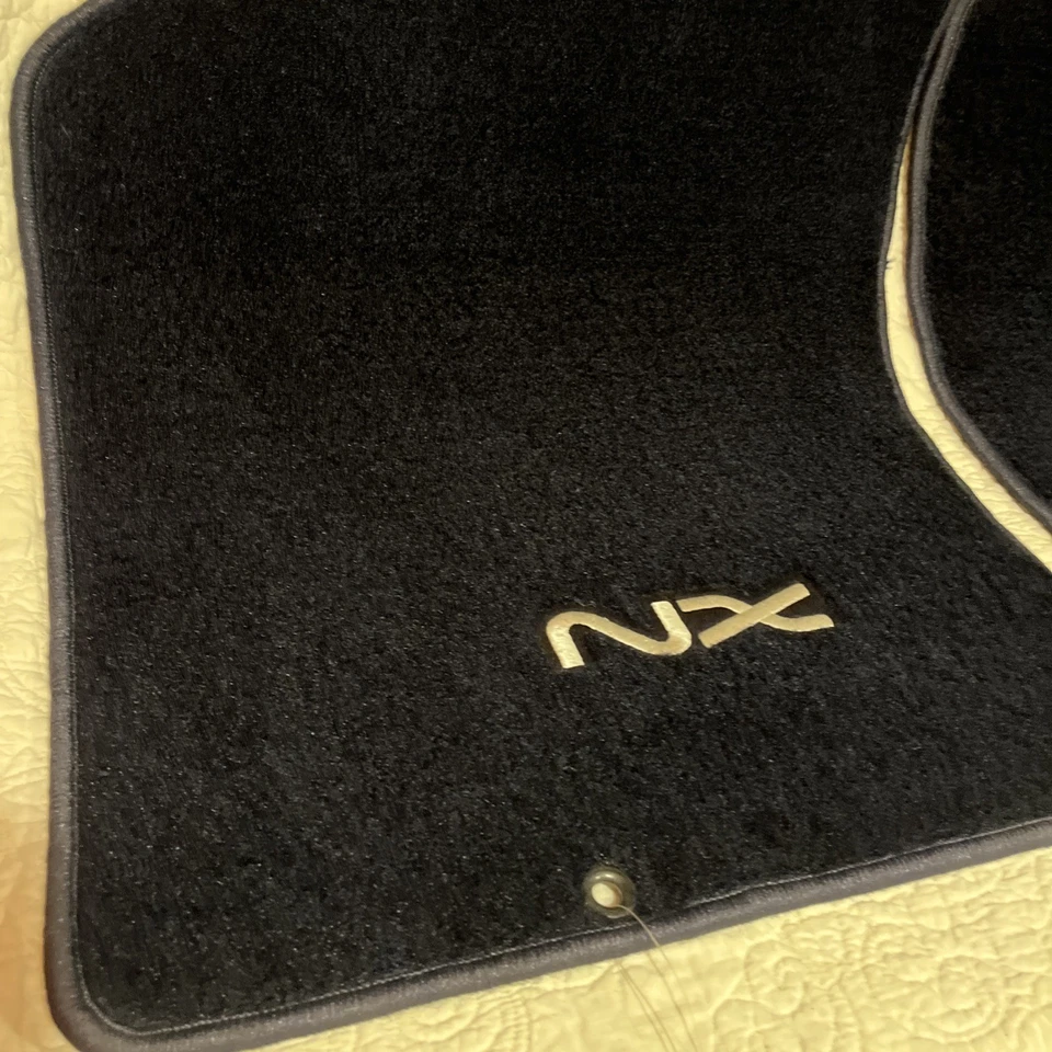 Conjunto completo de tapetes de assoalho 90-96 Nissan NX NOS azul escuro dianteiro e traseiro - Imagem 2 de 4
