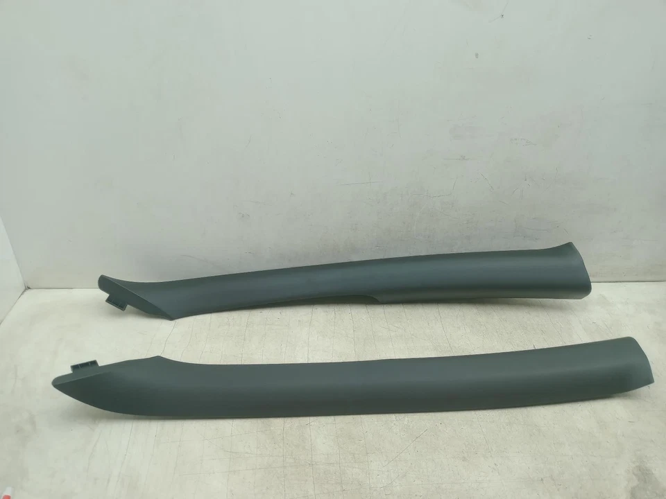 FORD FIESTA A POSTE MOLDURAS PAR NEGRO H1BB-A03599-AHW MK8 2017 - 2022 Foto 3 de 4