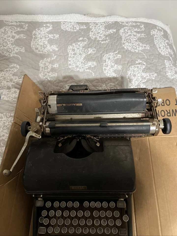 * RARO * Antigua máquina de escribir Royal de los años 30/40 negra vintage Foto 2 de 4