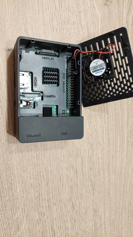 Raspberry Pi 3 Model B plus + SD 16GB + Custodia Geeekpi - Imagen 2 de 3