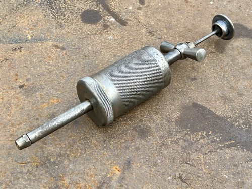 VINTAGE UNI GUN STEEL GREASE GUN~In Full Working Order( ref A1)