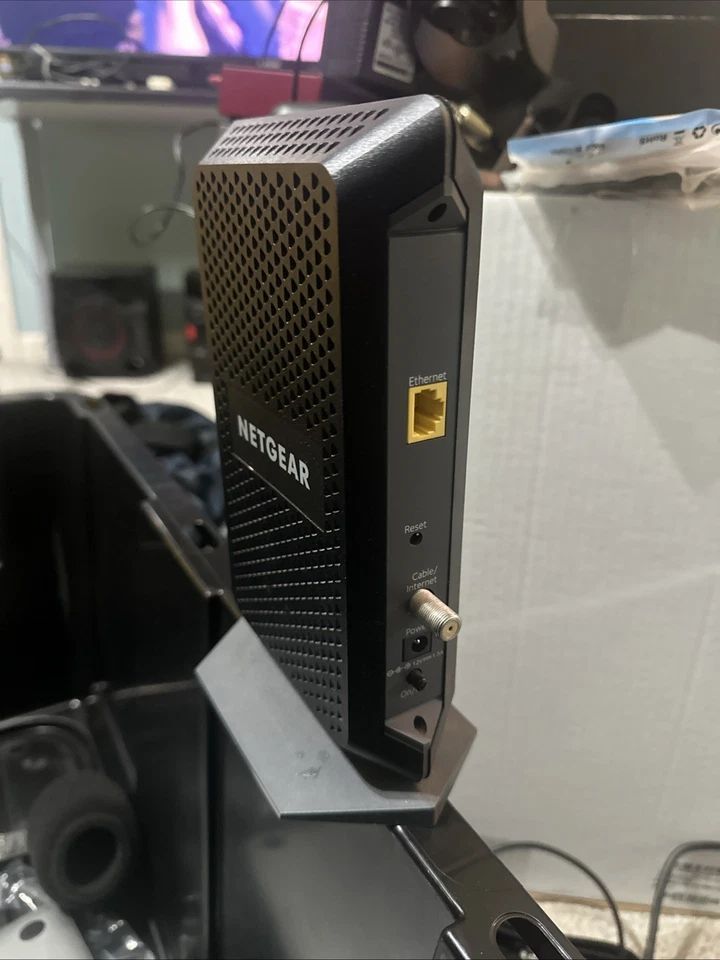 NETGEAR CM600 High Speed 960Mbps DOCSIS 3.0 Cable Modem with AC Power Adapter - Image 2 of 4