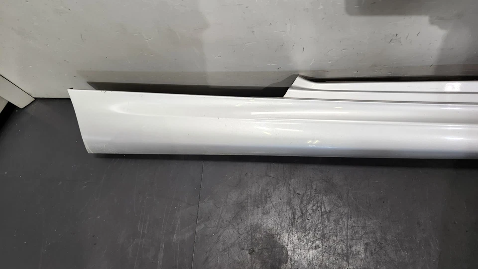 ✅08-13 Cubierta de panel basculante faldón pasajero OEM BMW E82 E88 135 M-SPORT plata 354 Foto 2 de 4